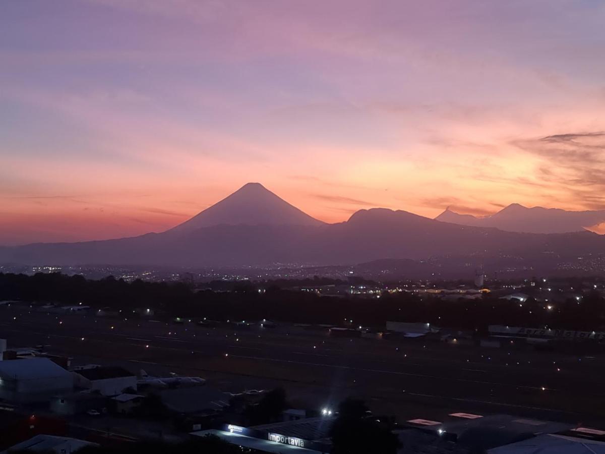 Amazing Volcano Views In Front Of Airport Guatemala City Exterior photo