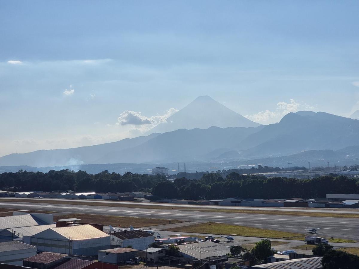 Amazing Volcano Views In Front Of Airport Guatemala City Exterior photo