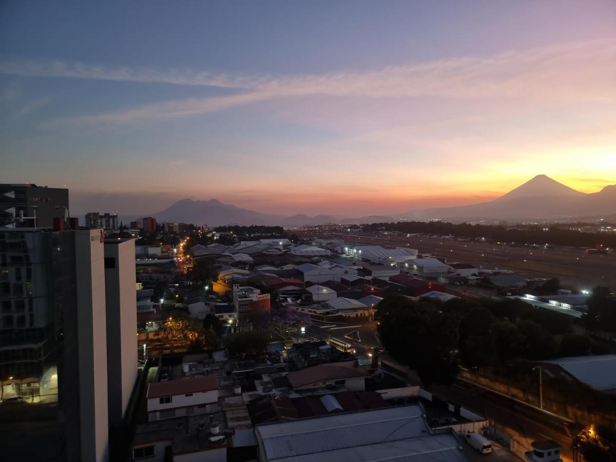 Amazing Volcano Views In Front Of Airport Guatemala City Exterior photo