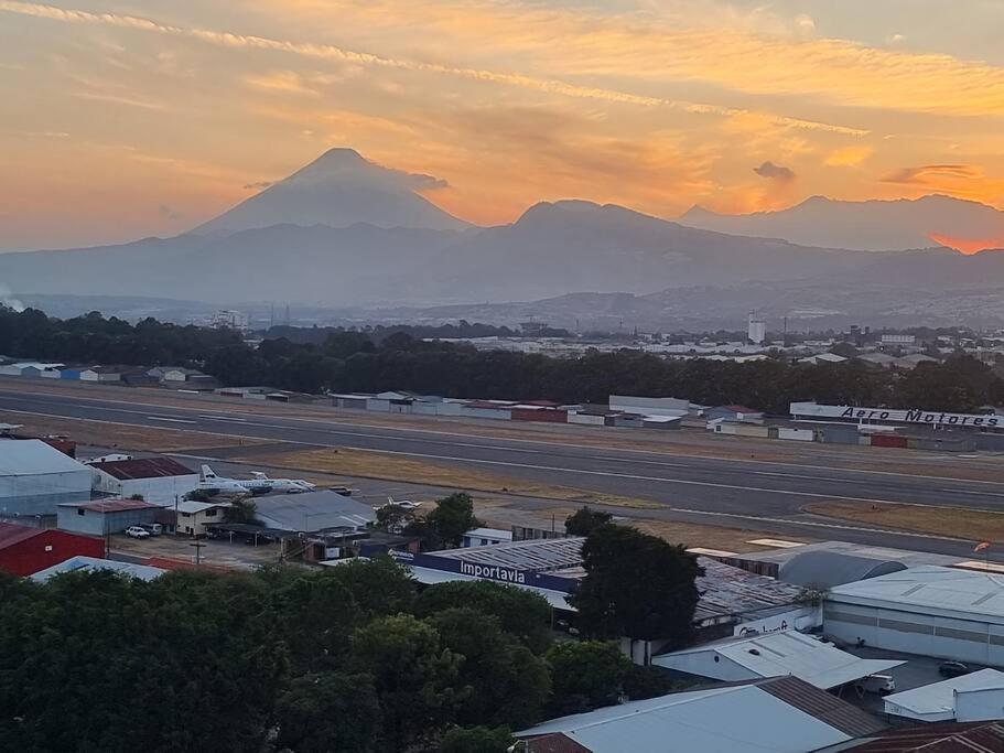 Amazing Volcano Views In Front Of Airport Guatemala City Exterior photo