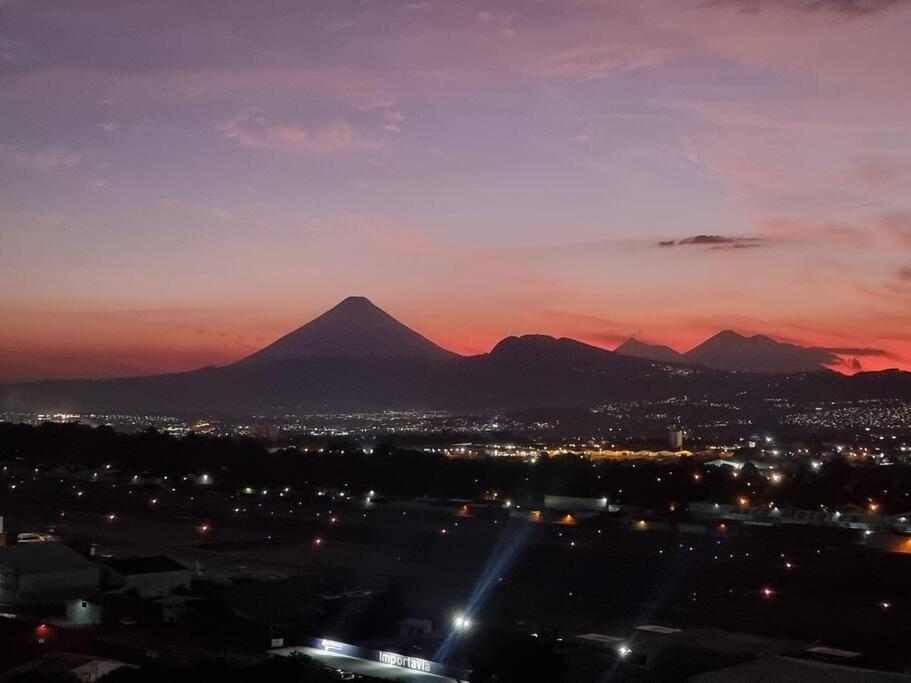 Amazing Volcano Views In Front Of Airport Guatemala City Exterior photo